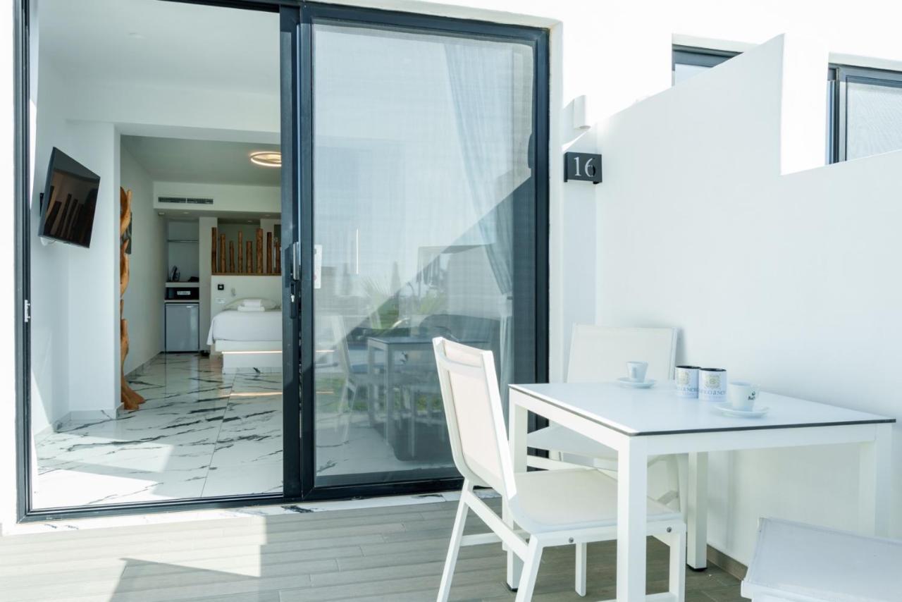 Bianco A Nero Mykonos